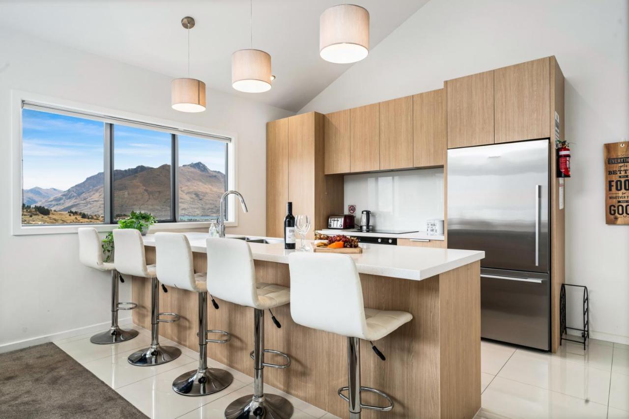 Lakeview Retreat - Queenstown Holiday Home Exterior photo